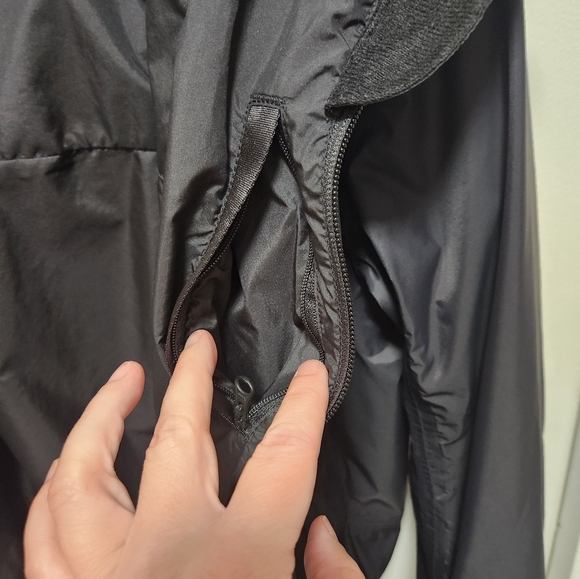 Womens North Face Windbreaker - Picture 4 of 5